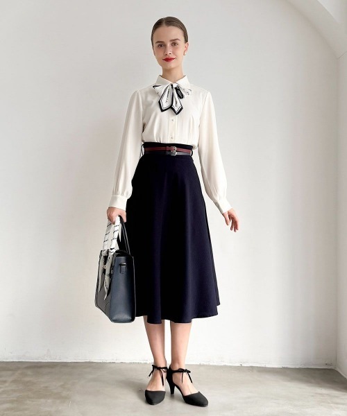 an another angelus(アンアナザーアンジェラス)の「ダブルカラーベルトフレアースカート(スカート・レディース・ライトベージュ/ネイビー・FREE)」の3枚目の写真