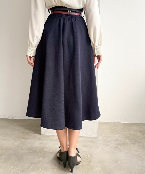 an another angelus(アンアナザーアンジェラス)の「ダブルカラーベルトフレアースカート(スカート・レディース・ライトベージュ/ネイビー・FREE)」の4枚目の写真