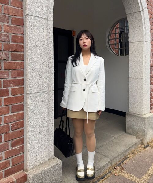 LOOKAST（ルックキャスト）の「エマベルトスリムジャケット_アイボリー / EMMA BELTED SLIM JACKET_IVORY（テーラードジャケット・レディース・アイボリー・SMALL/MEDIUM）」の4枚目の写真