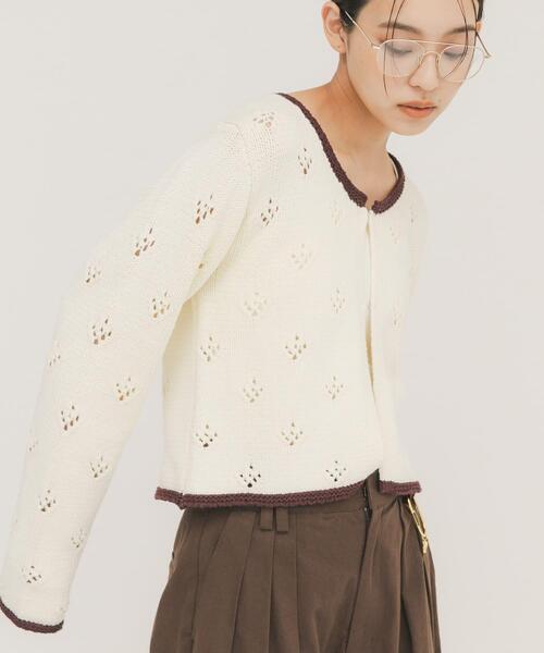 KBF（ケイビーエフ）の「アイレットコンパクトカーディガン（カーディガン/ボレロ・レディース・アイボリー/チャコールグレー・ONE）」の4枚目の写真