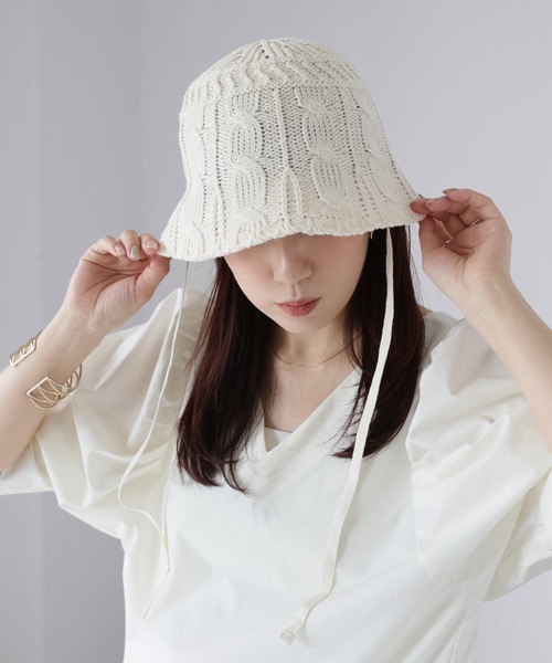 Riberry（リベリー）の「透かし編みニットバケハ（ハット・レディース・アイボリー/ブラック/グレイッシュベージュ・FREE）」の4枚目の写真