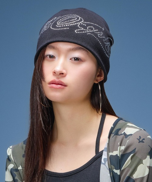 X-girl(エックスガール)の「RHINESTONE DECORATIVE SCRIPT LOGO BEANIE(ニットキャップ/ビーニー・レディース・ホワイト/ブラック/ピンク・ONE SIZE)」の2枚目の写真