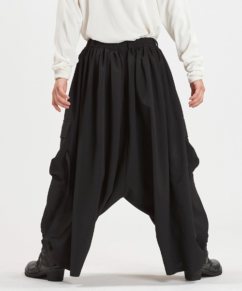 NO ID.（ノーアイディ）の「mp14809-ﾌﾗｯﾀﾘﾝｸﾞｶｰｺﾞﾄﾗｳｻﾞｰｽﾞ パンツ(458006-434P)（その他パンツ・メンズ・ブラック/ブラック系その他・1/2）」の7枚目の写真