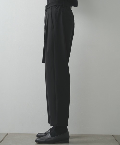 ATTACHMENT(アタッチメント)の「【ATTACHMENT/アタッチメント】別注 BELTED WIDE TAPERDTROUSERS(スラックス・メンズ・ブラック/ダークグレー・2/3)」の4枚目の写真