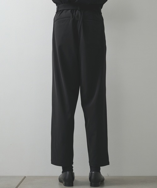 ATTACHMENT(アタッチメント)の「【ATTACHMENT/アタッチメント】別注 BELTED WIDE TAPERDTROUSERS(スラックス・メンズ・ブラック/ダークグレー・2/3)」の5枚目の写真