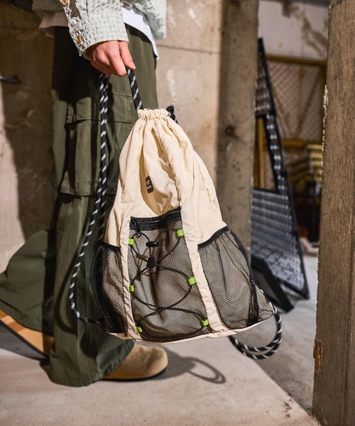 niko and...（ニコアンド）の「メッシュポケットナップサック（バックパック/リュック・メンズ・オフホワイト/ブラック・FREE）」の16枚目の写真