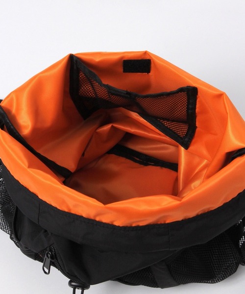 niko and...（ニコアンド）の「メッシュポケットナップサック（バックパック/リュック・メンズ・オフホワイト/ブラック・FREE）」の4枚目の写真