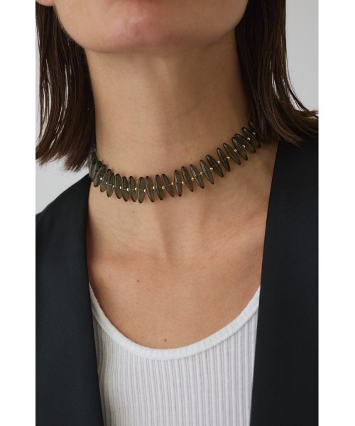 RIM.ARK(リムアーク)の「Continuous object necklace コンティニュアス オブジェクト ネックレス(ネックレス・レディース・ダークグリーン/ブラウン/クリア・FREE)」の4枚目の写真