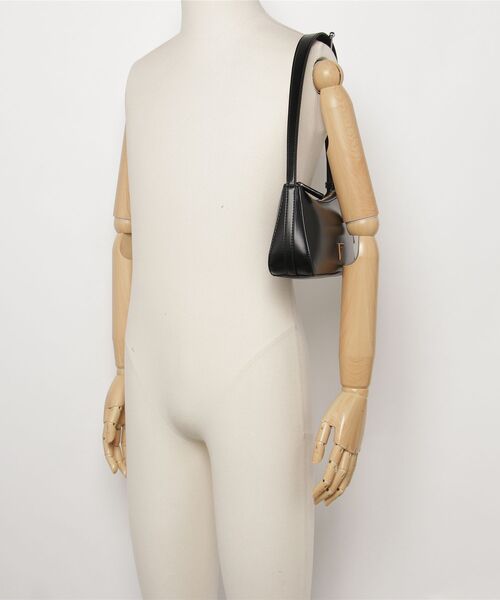 Guess(ゲス)の「TASHA MINI SHOULDER バッグ ショルダーバッグ ミニショルダー(ハンドバッグ・レディース・ライトベージュ/ライトブルー/ブラック/ストーン・ONE SIZE)」の17枚目の写真