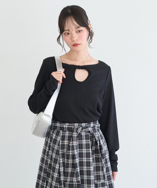 earth music&ecology(アースミュージックアンドエコロジー)の「ツイストカットアウトプルオーバー(Tシャツ/カットソー・レディース・アイボリー・FREE)」の8枚目の写真