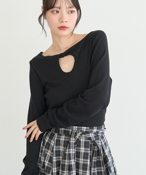 earth music&ecology(アースミュージックアンドエコロジー)の「ツイストカットアウトプルオーバー(Tシャツ/カットソー・レディース・アイボリー・FREE)」の7枚目の写真