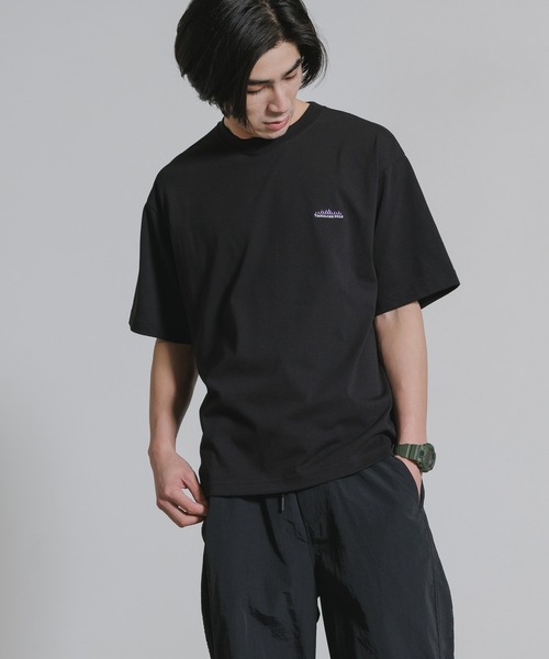 THOUSAND MILE（サウザンドマイル）の「THOUSAND MILE/サウザンドマイル SHORT SLEEVE PRINT T-SHIRT LOGO ロゴ刺繍 クルーネック半袖Tシャツ 2026年春夏（Tシャツ/カットソー・メンズ・ホワイト/ブラック・XS/M/L/XL）」の2枚目の写真