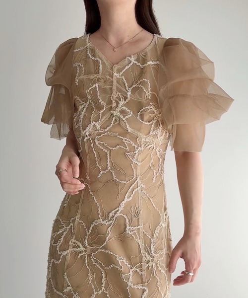 junoah(ジュノア)の「シャギーレースマーメイドワンピース(ワンピース・レディース・グレー/ベージュ・LARGE/MEDIUM/SMALL)」の2枚目の写真