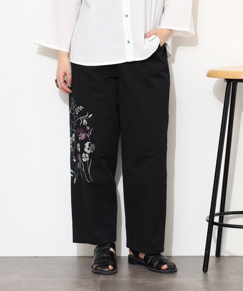 Emago(イマゴ)の「EMAGO 花刺繍ストレートパンツ(その他パンツ・レディース・ブラウン/ブラック/カーキ・FREE)」の4枚目の写真