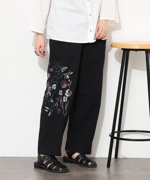 Emago(イマゴ)の「EMAGO 花刺繍ストレートパンツ(その他パンツ・レディース・ブラウン/ブラック/カーキ・FREE)」の6枚目の写真