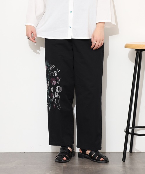 Emago(イマゴ)の「EMAGO 花刺繍ストレートパンツ(その他パンツ・レディース・ブラウン/ブラック/カーキ・FREE)」の7枚目の写真