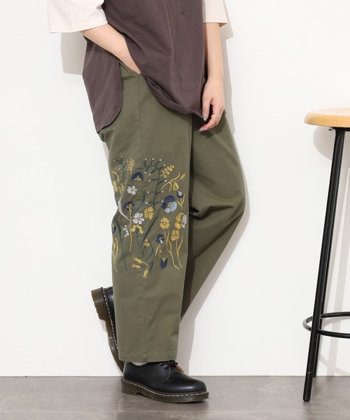 Emago(イマゴ)の「EMAGO 花刺繍ストレートパンツ(その他パンツ・レディース・ブラウン/ブラック/カーキ・FREE)」の19枚目の写真