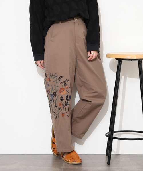 Emago(イマゴ)の「EMAGO 花刺繍ストレートパンツ(その他パンツ・レディース・ブラウン/ブラック/カーキ・FREE)」の11枚目の写真