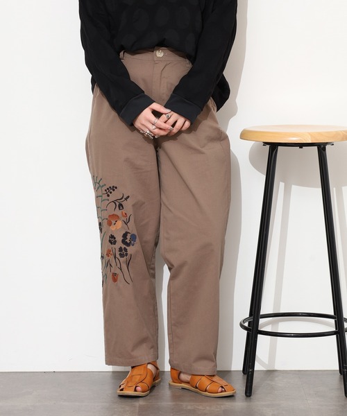 Emago(イマゴ)の「EMAGO 花刺繍ストレートパンツ(その他パンツ・レディース・ブラウン/ブラック/カーキ・FREE)」の13枚目の写真