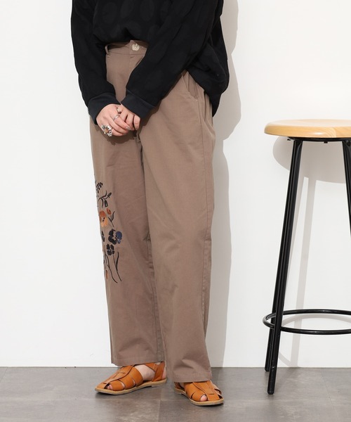 Emago(イマゴ)の「EMAGO 花刺繍ストレートパンツ(その他パンツ・レディース・ブラウン/ブラック/カーキ・FREE)」の15枚目の写真