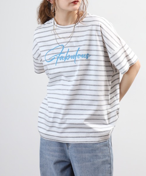 BRODIAEA(ブローディア)の「BRODIAEA ボーダーロゴプリント半袖Tシャツ 日本製(Tシャツ/カットソー・レディース・ブルー/グレー/ダークネイビー・40)」の1枚目の写真