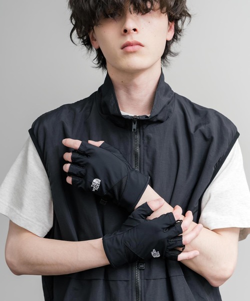 THE NORTH FACE(ザノースフェイス)の「THE NORTH FACE ザ・ノースフェイス COOL LIGHT HALF GLOVE スマホ対応 ワンポイントロゴクールライトハーフグローブ/指なし手袋(手袋・メンズ・ブラック・L/M)」の5枚目の写真
