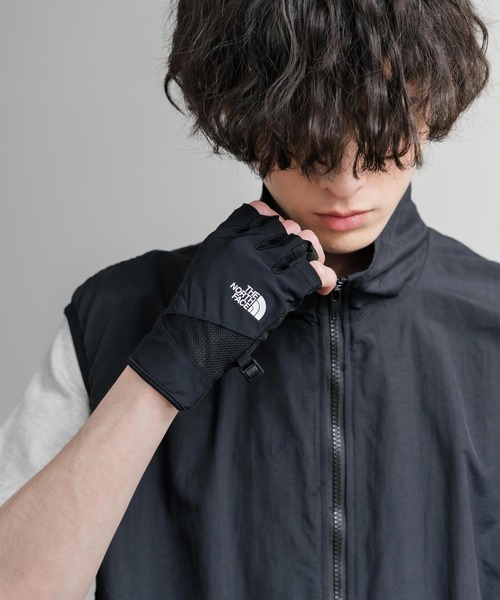 THE NORTH FACE(ザノースフェイス)の「THE NORTH FACE ザ・ノースフェイス COOL LIGHT HALF GLOVE スマホ対応 ワンポイントロゴクールライトハーフグローブ/指なし手袋(手袋・メンズ・ブラック・L/M)」の14枚目の写真