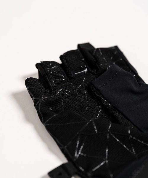 THE NORTH FACE(ザノースフェイス)の「THE NORTH FACE ザ・ノースフェイス COOL LIGHT HALF GLOVE スマホ対応 ワンポイントロゴクールライトハーフグローブ/指なし手袋(手袋・メンズ・ブラック・L/M)」の10枚目の写真