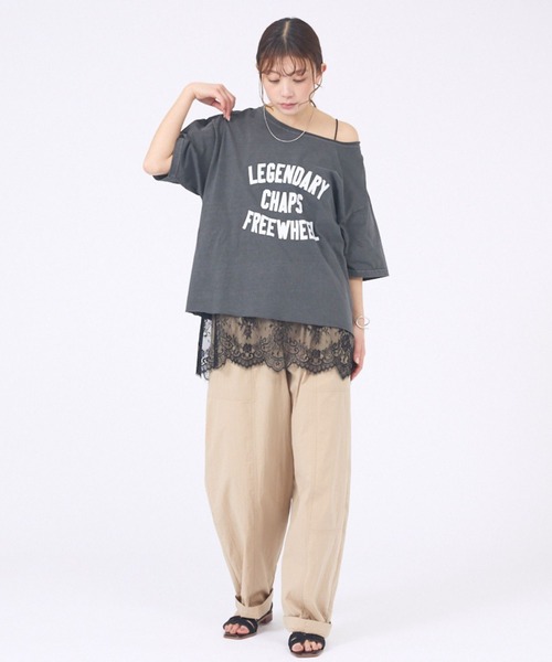 abahouse mavie(アバハウスマヴィ)の「【2WAY】ピグメントオフショルダーロゴTシャツ(Tシャツ/カットソー・レディース・エンジ/オフホワイト/チャコールグレー・フリー)」の7枚目の写真