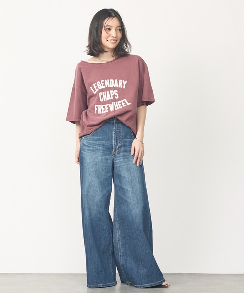 abahouse mavie(アバハウスマヴィ)の「【2WAY】ピグメントオフショルダーロゴTシャツ(Tシャツ/カットソー・レディース・エンジ/オフホワイト/チャコールグレー・フリー)」の5枚目の写真