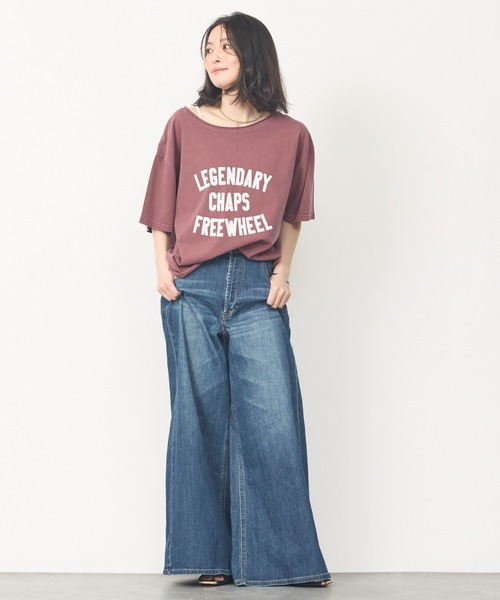 abahouse mavie(アバハウスマヴィ)の「【2WAY】ピグメントオフショルダーロゴTシャツ(Tシャツ/カットソー・レディース・エンジ/オフホワイト/チャコールグレー・フリー)」の4枚目の写真