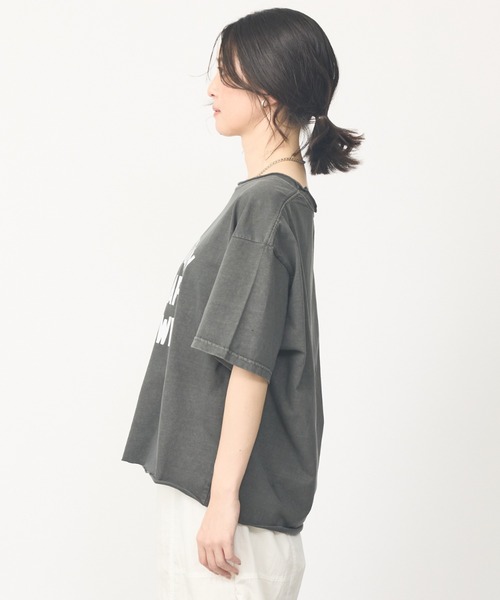 abahouse mavie(アバハウスマヴィ)の「【2WAY】ピグメントオフショルダーロゴTシャツ(Tシャツ/カットソー・レディース・エンジ/オフホワイト/チャコールグレー・フリー)」の18枚目の写真