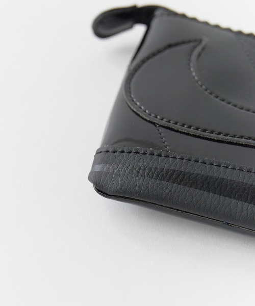 NIKE(ナイキ)の「NIKE/ナイキ Cortez Wristlet ブランドロゴ コルテッツ リストレット ミニポーチ 2026年春夏(財布・メンズ・ブラック・FREE)」の5枚目の写真