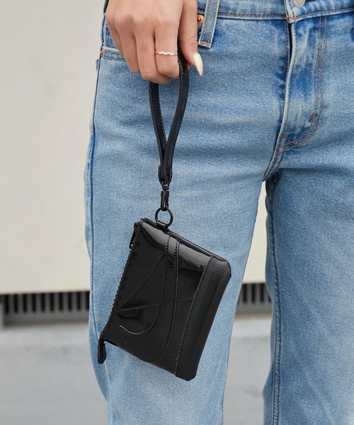 NIKE(ナイキ)の「NIKE/ナイキ Cortez Wristlet ブランドロゴ コルテッツ リストレット ミニポーチ 2026年春夏(財布・メンズ・ブラック・FREE)」の15枚目の写真