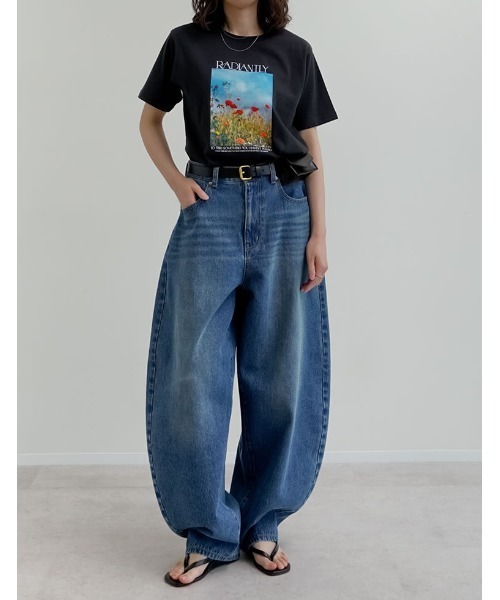 Re:EDIT（リエディ）の「[2026 SUMMER COLLECTION][接触冷感][UVカット]フラワープリントフォトTシャツ（Tシャツ/カットソー・レディース・ホワイト/レッド/チャコール/ベージュ/ブラック・MEDIUM/LARGE）」の15枚目の写真
