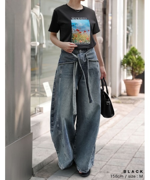 Re:EDIT（リエディ）の「[2026 SUMMER COLLECTION][接触冷感][UVカット]フラワープリントフォトTシャツ（Tシャツ/カットソー・レディース・ホワイト/レッド/チャコール/ベージュ/ブラック・MEDIUM/LARGE）」の8枚目の写真