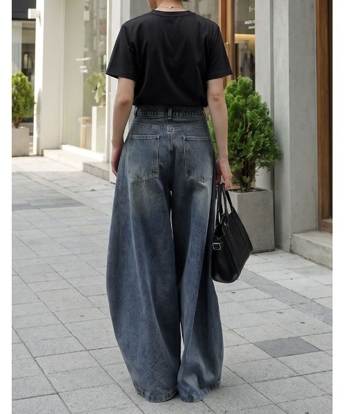 Re:EDIT（リエディ）の「[2026 SUMMER COLLECTION][接触冷感][UVカット]フラワープリントフォトTシャツ（Tシャツ/カットソー・レディース・ホワイト/レッド/チャコール/ベージュ/ブラック・MEDIUM/LARGE）」の10枚目の写真