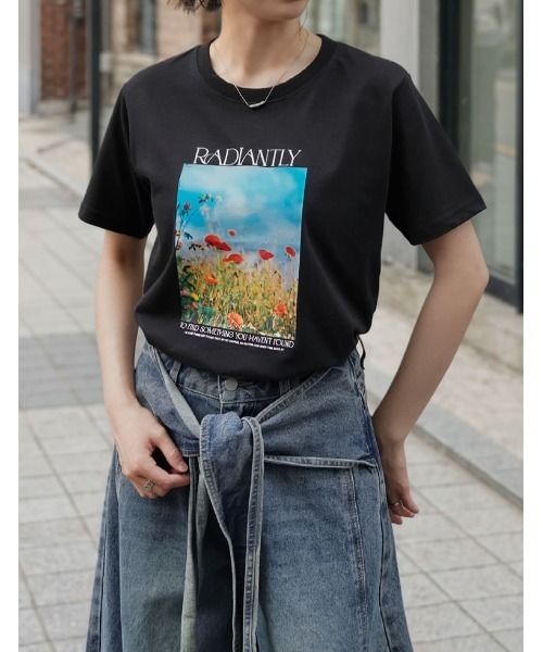 Re:EDIT（リエディ）の「[2026 SUMMER COLLECTION][接触冷感][UVカット]フラワープリントフォトTシャツ（Tシャツ/カットソー・レディース・ホワイト/レッド/チャコール/ベージュ/ブラック・MEDIUM/LARGE）」の11枚目の写真