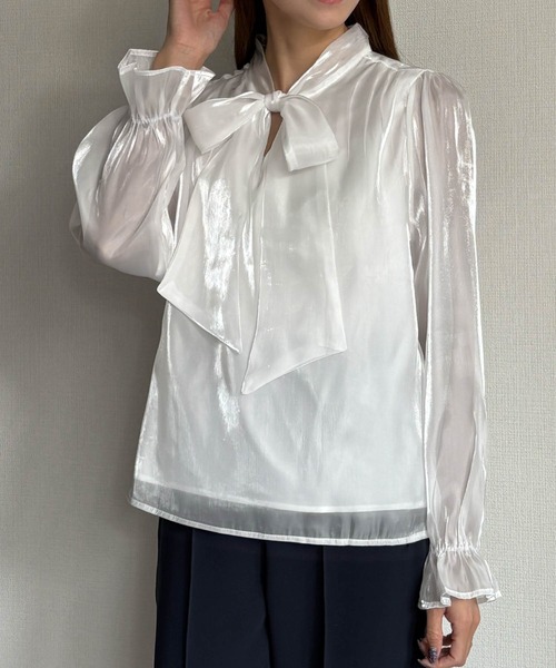 LOWO(ロワ)の「リボンタイパフスリーブとろみ素材ブラウス(シャツ/ブラウス・レディース・ピンク/ホワイト/ブラック/アイボリー・FREE)」の7枚目の写真