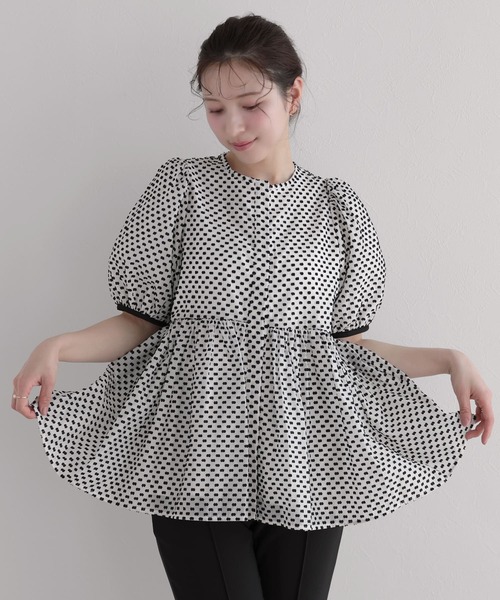 Fit more(フィットモア)の「フリンジドットジャガードバックリボンブラウス(シャツ/ブラウス・レディース・ブラック×ホワイト/ホワイト/ホワイト×ブラック・FREE)」の9枚目の写真