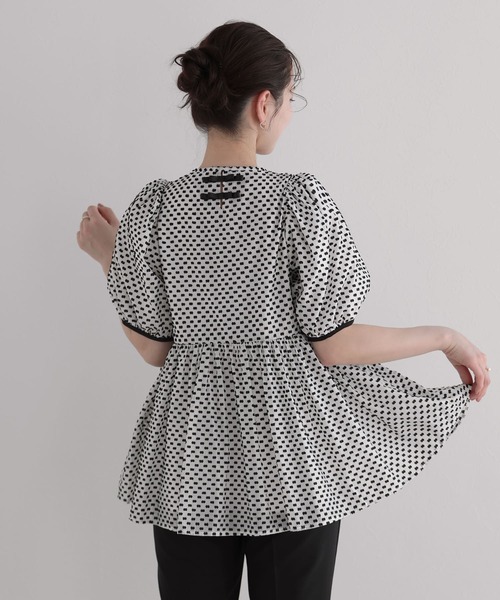 Fit more(フィットモア)の「フリンジドットジャガードバックリボンブラウス(シャツ/ブラウス・レディース・ブラック×ホワイト/ホワイト/ホワイト×ブラック・FREE)」の11枚目の写真