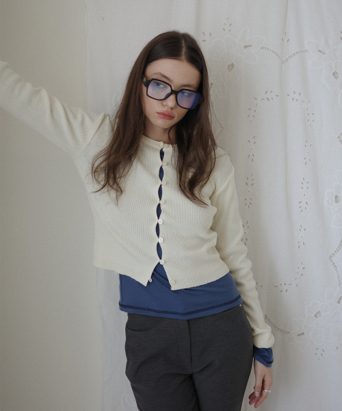 SALON DE YOHN（サロンドヨーン）の「Button Slit Cardigan_ Cream（ニット/セーター・レディース・その他・FREE）」の4枚目の写真
