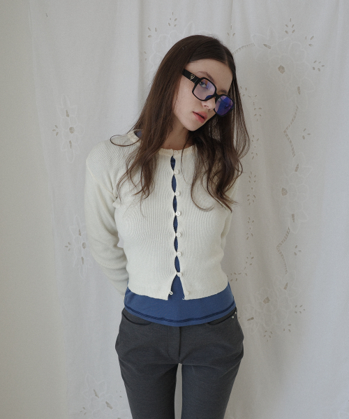 SALON DE YOHN（サロンドヨーン）の「Button Slit Cardigan_ Cream（ニット/セーター・レディース・その他・FREE）」の5枚目の写真