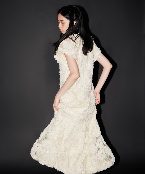 ANDRESD(アンドレスド)の「フラワーバルーンドレス / bloom balloon dress(ドレス・レディース・ブラック/オフホワイト/アイボリー・S/M/L)」の4枚目の写真