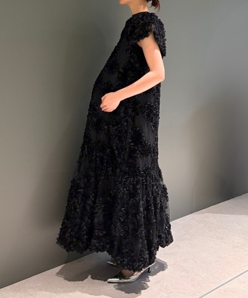ANDRESD(アンドレスド)の「フラワーバルーンドレス / bloom balloon dress(ドレス・レディース・ブラック/オフホワイト/アイボリー・S/M/L)」の20枚目の写真