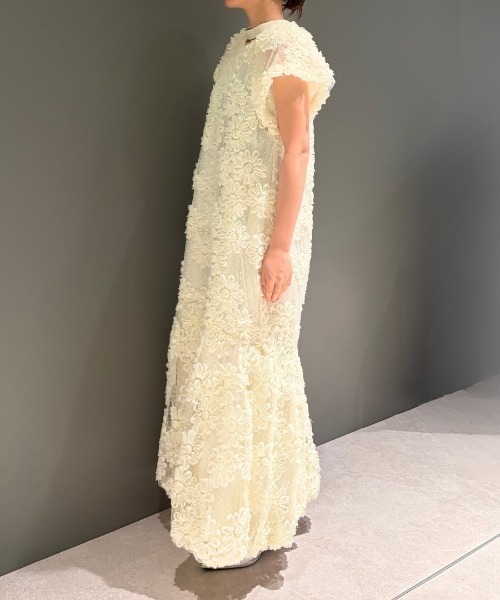 ANDRESD(アンドレスド)の「フラワーバルーンドレス / bloom balloon dress(ドレス・レディース・ブラック/オフホワイト/アイボリー・S/M/L)」の18枚目の写真