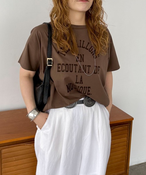 Doux archives(ドゥアルシーヴ)の「フロッキーロゴプリントTee(Tシャツ/カットソー・レディース・オフホワイト/ブラック/ブラウン・FREE)」の3枚目の写真