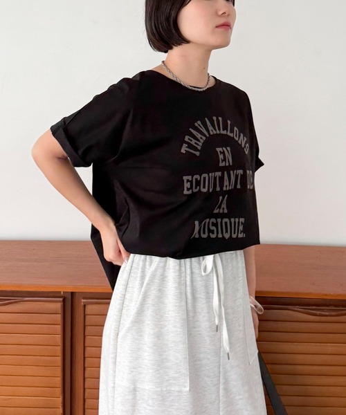 Doux archives(ドゥアルシーヴ)の「フロッキーロゴプリントTee(Tシャツ/カットソー・レディース・オフホワイト/ブラック/ブラウン・FREE)」の2枚目の写真