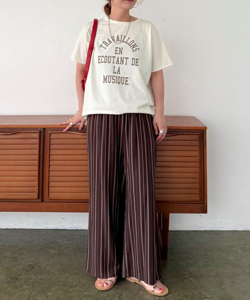 Doux archives(ドゥアルシーヴ)の「フロッキーロゴプリントTee(Tシャツ/カットソー・レディース・オフホワイト/ブラック/ブラウン・FREE)」の21枚目の写真