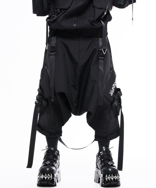 REFLEM INDUSTRY(レフレムインダストリー)の「『REFLEM INDUSTRY/レフレム インダストリー』GRAVITY DROP-CROTCH PANTS/タクティカルサルエルパンツ(その他パンツ・レディース・ブラック・FREE)」の2枚目の写真
